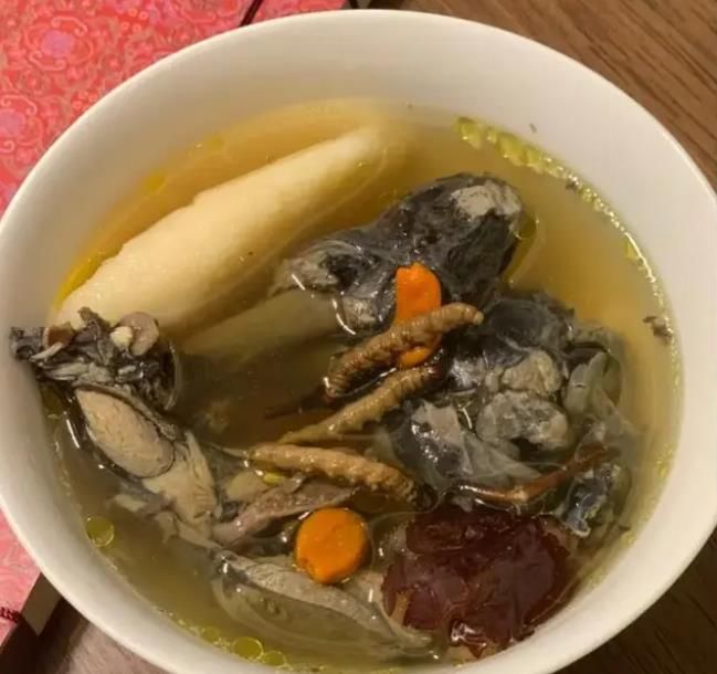 冬蟲夏草和哪些食材可以一起煲湯？
