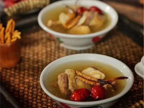 冬蟲夏草可以直接食用嗎？冬蟲夏草常用于燉煮