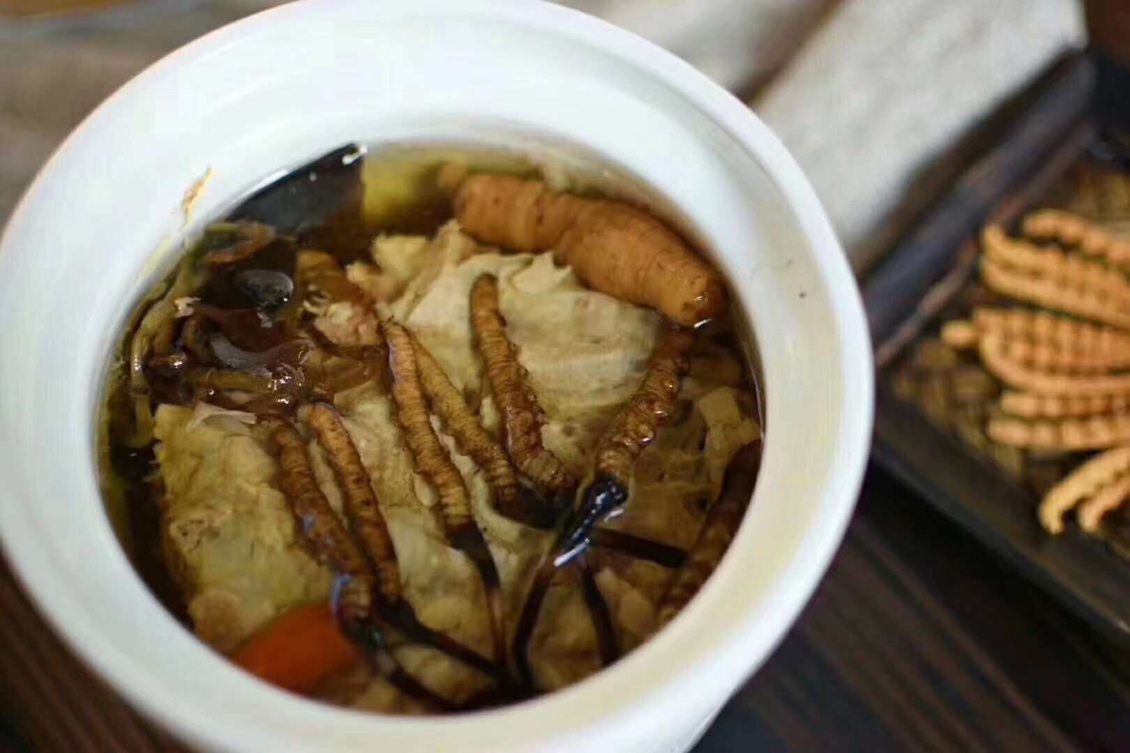 冬蟲夏草怎么食用？