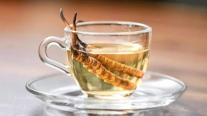 一杯蟲(chóng)草水，健康新滋味：冬蟲(chóng)夏草泡水喝的奇妙功效