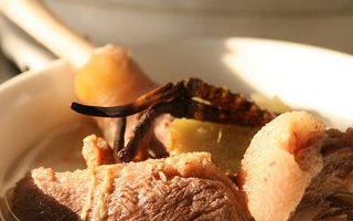 怎么燉冬蟲夏草湯好喝？掌握 3 個(gè)關(guān)鍵，湯鮮營養(yǎng)不浪費(fèi)