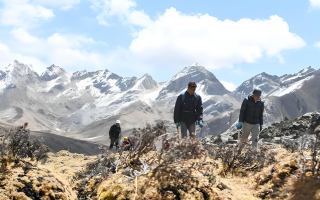  如何在保護生態(tài)環(huán)境的前提下合理利用冬蟲夏草資源？